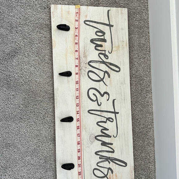 Wooden towels and trunks sign - Picture 3 of 4